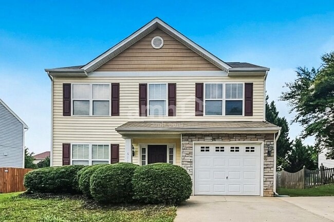 Building Photo - 611 Blue Lake Dr
