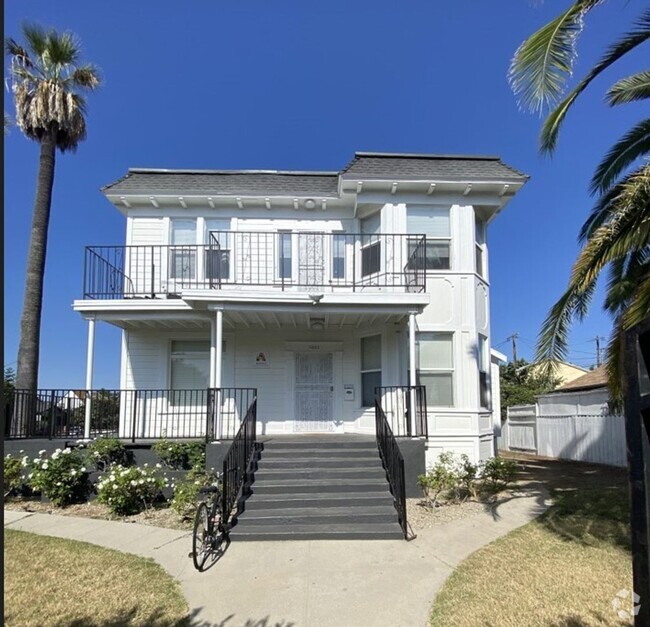 Building Photo - 2943 Walton Ave Rental