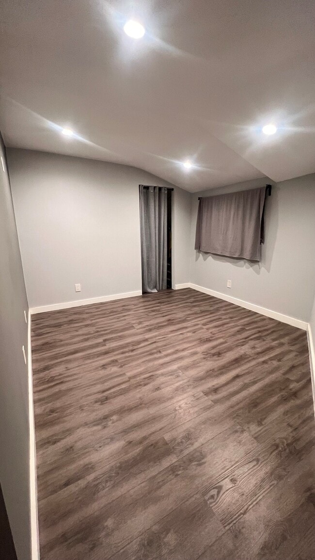 bedroom (good for queen size bed) - 1579 Belgreen Dr Unit Backhouse