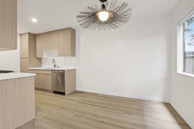 3663 Mentone Ave Unit 02