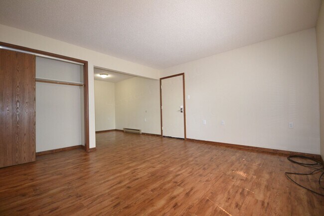 Photo - Warsaw Apartments Unit 15