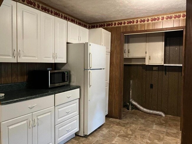 Photo - 2490 Coleman Ave