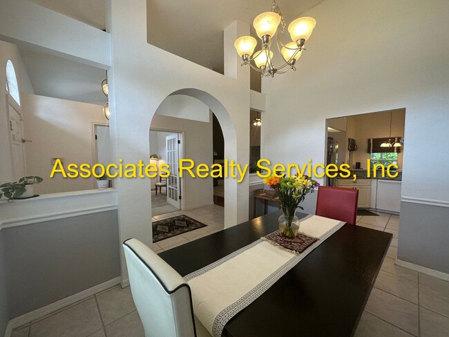 Building Photo - Beautiful 4 Bedroom/3 Bathroom in BROADMOOR! Rental