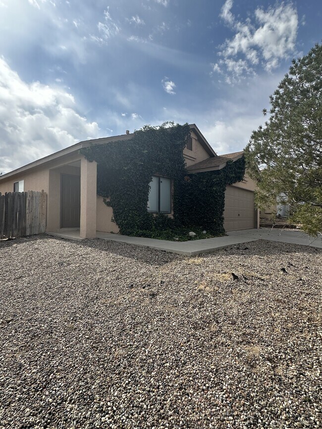 Photo - 11012 Hackamore Ave SW