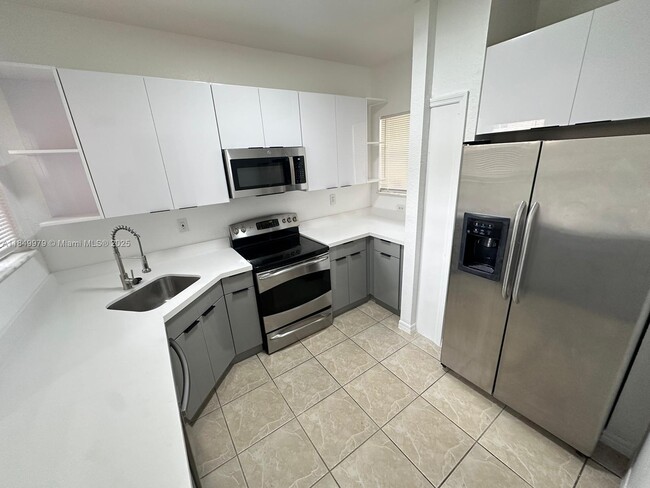 Building Photo - 941 SW 6th Pl Rental