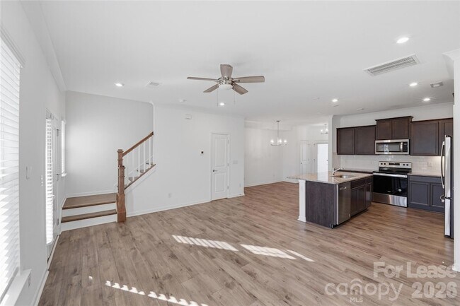Photo - 16204 Leading St