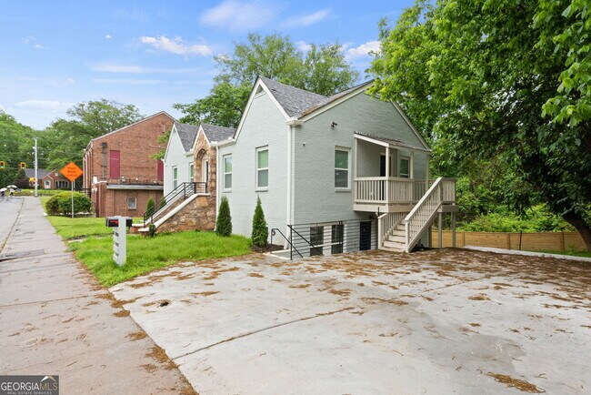 Photo - 636 Francis Pl NW