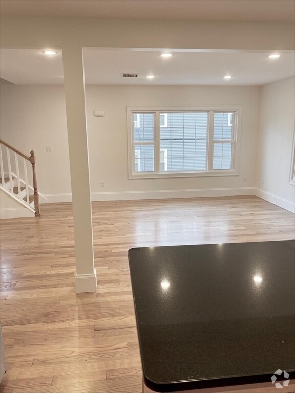 Building Photo - 20 Plainfield St Rental