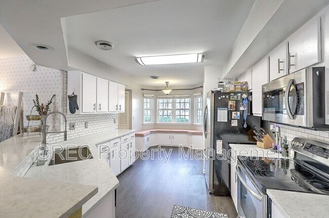 Photo - 2065 Emerald Terrace