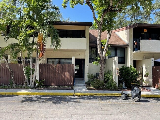 Building Photo - 19448 NE 26th Ave Unit 73B