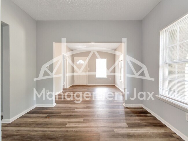 Photo - 1165 Hart St