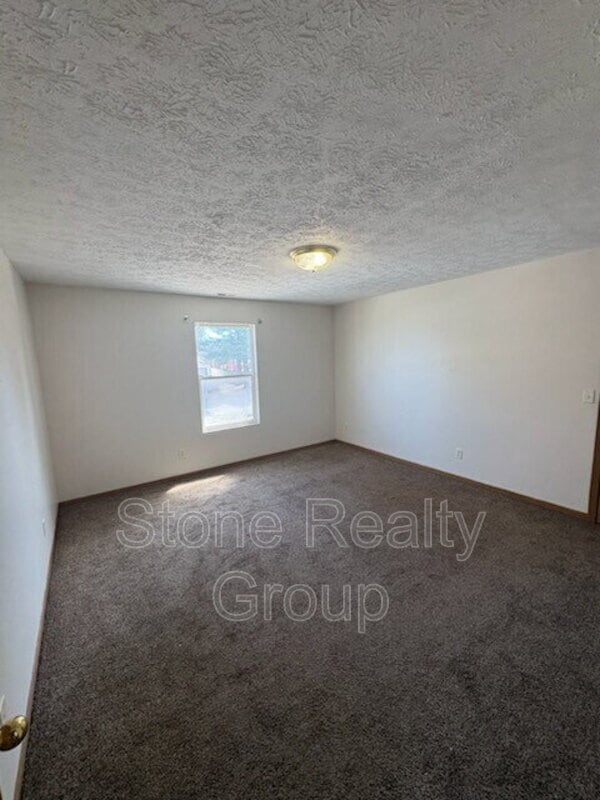 Photo - 679 N 25th St