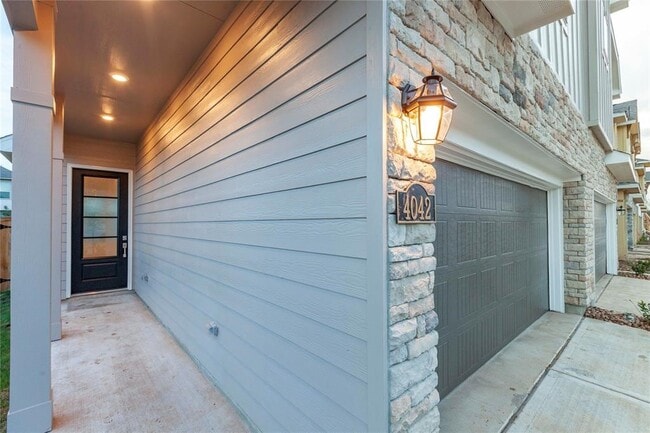 Photo - 4042 Champlain Wy