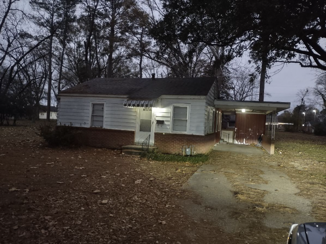 Photo - 1413 N McGuire Ave House