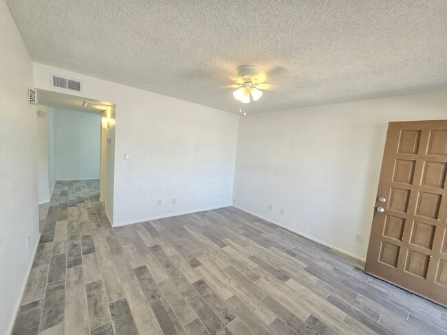 Photo - Beautifully Remodeled 2-Bedroom Home in Dreamland Villa (55+ Community