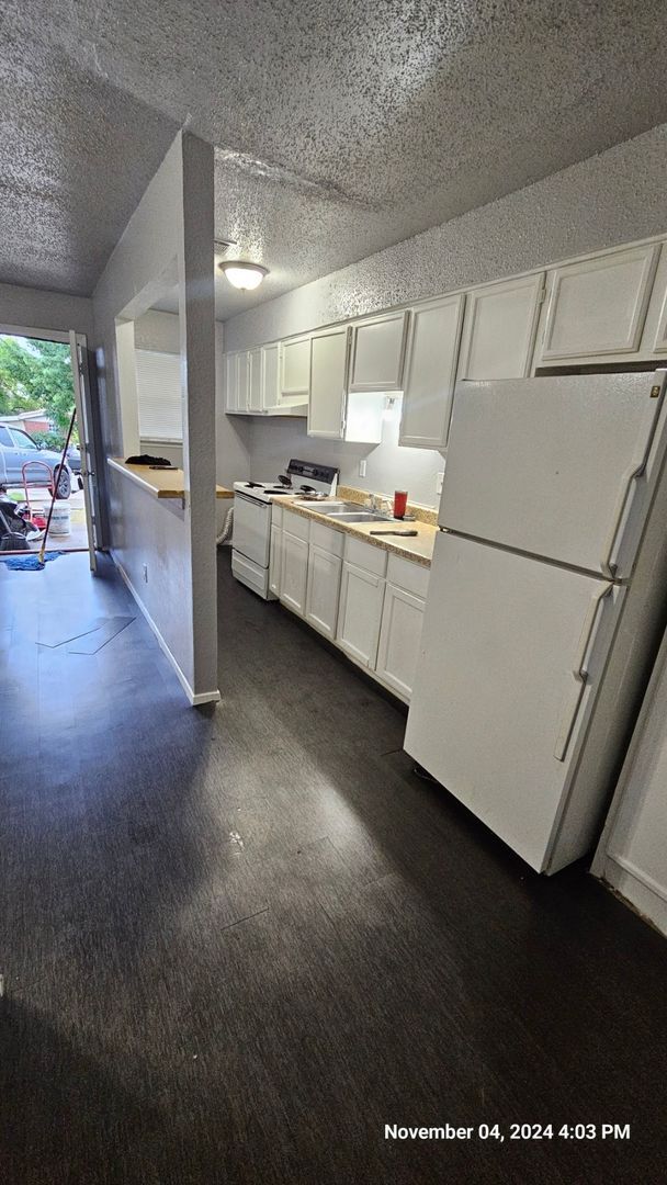 Photo - 5424-5426 Helmick Ave Unidad 5424