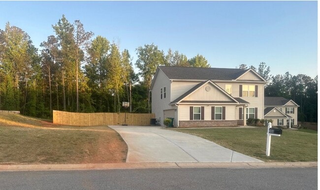 Photo - 4BR/2.5BA | Newly Renovated Single Family Home | Fully Fenced Backyard| In  Milledgeville!