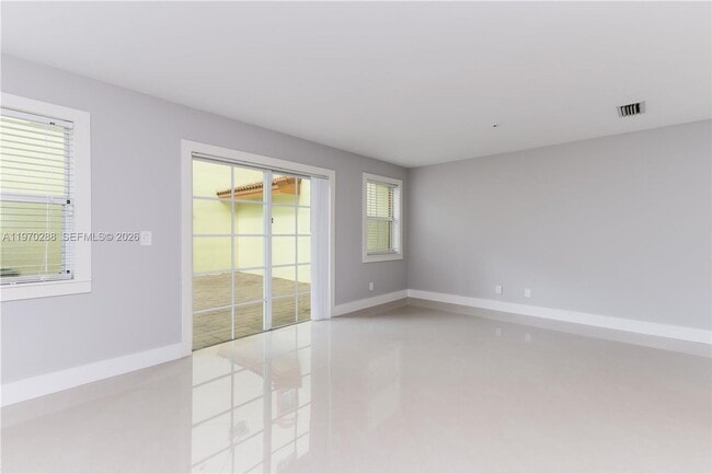 Photo - 623 NE 8th Ave