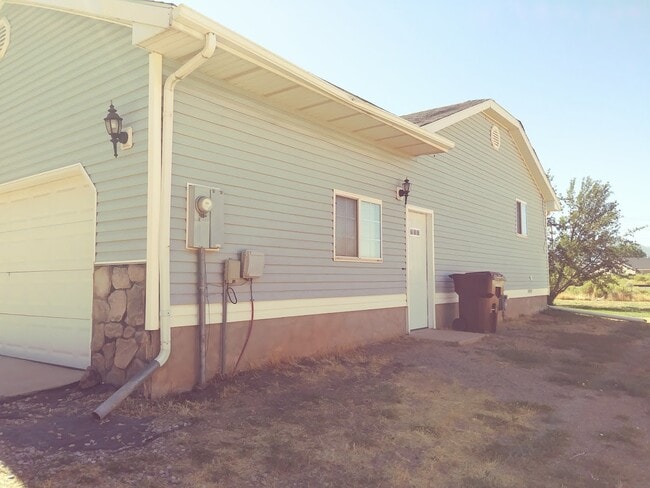 Front/Northwest side of house - 4117 W 475 N Unit House