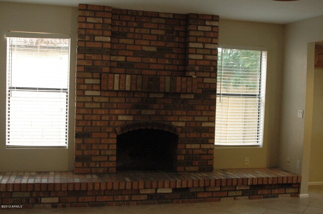 1929 E La Vieve Ln