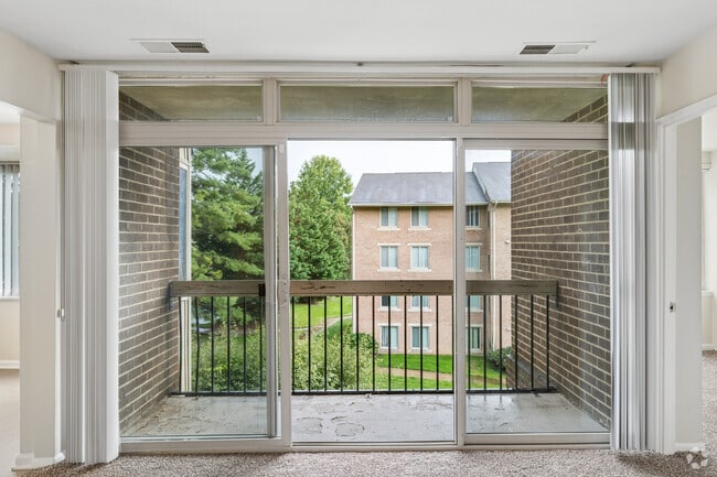 Den, 2BR, 2BA - 1,076SF - Balcony