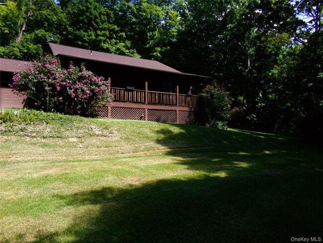 Photo - 449 White Schoolhouse Rd