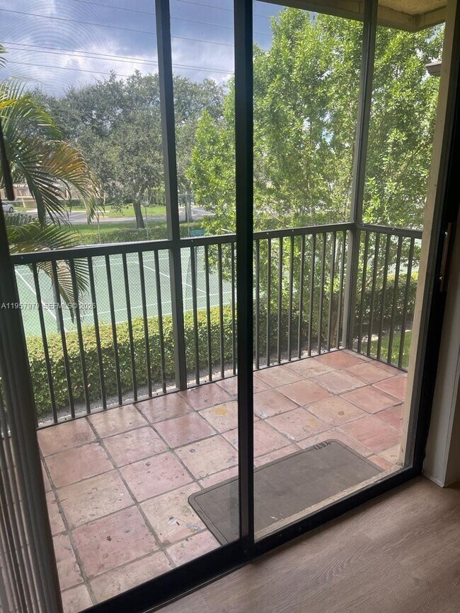 Photo - 8045 SW 107th Ave Unidad 115