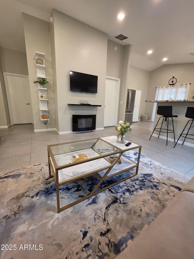 Photo - 1362 E 10th St