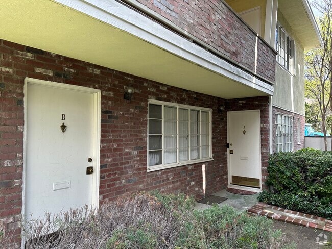 Building Photo - 131 N Pass Ave Unit A Rental