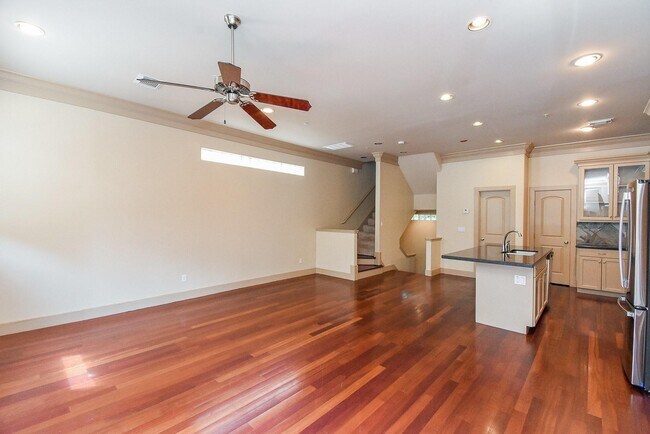 Photo - 953 Yale St Unit 1