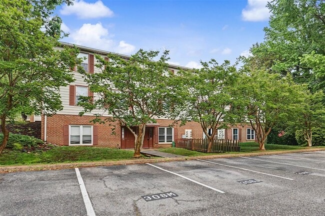 Building Photo - 308 Patriot Ln Unit J