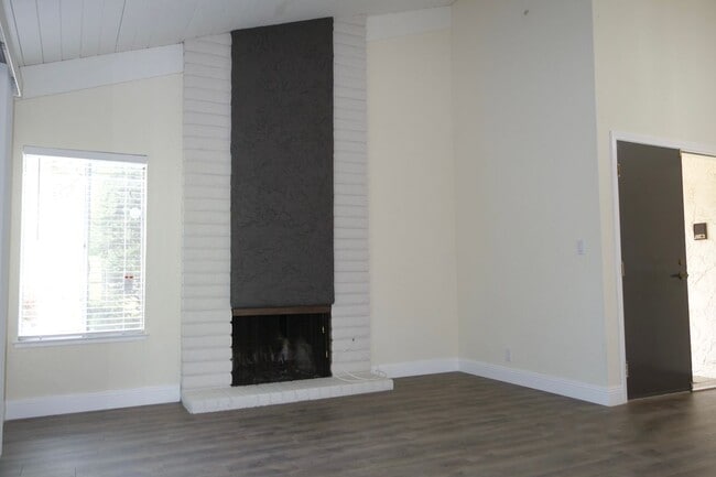 Photo - 112 Marchbanks Ct
