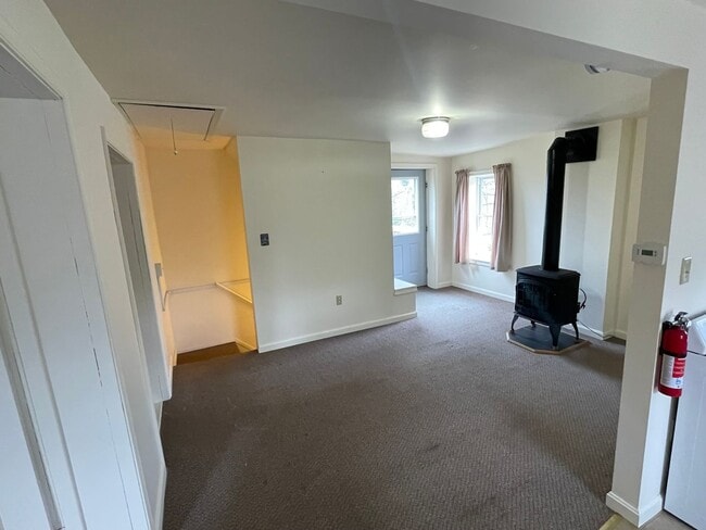 Photo - Upstairs 1 Bedroom, 1 Bathroom Apartment - Shippensburg, PA!