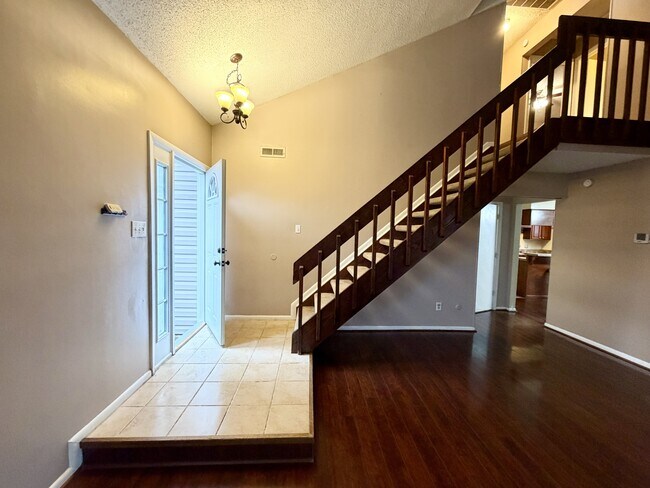 Photo - 845 Crashaw St