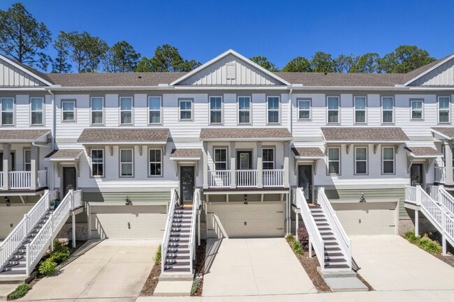 4 bedroom/ 3.5 bathroom condo in the heart... - 4 bedroom/ 3.5 bathroom condo in the heart...
