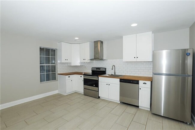 Photo - 6581 Wellington Square