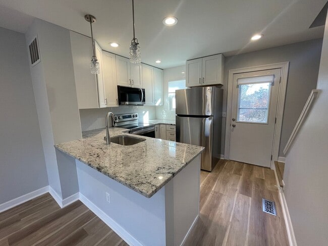 Photo - 8072 Wimbledon Dr