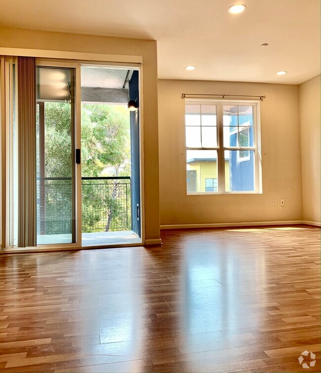 Building Photo - 1121 40th St Unit 4405 Rental