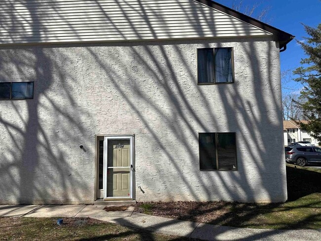 Building Photo - 2734 Evergreen Ct Unit 2734