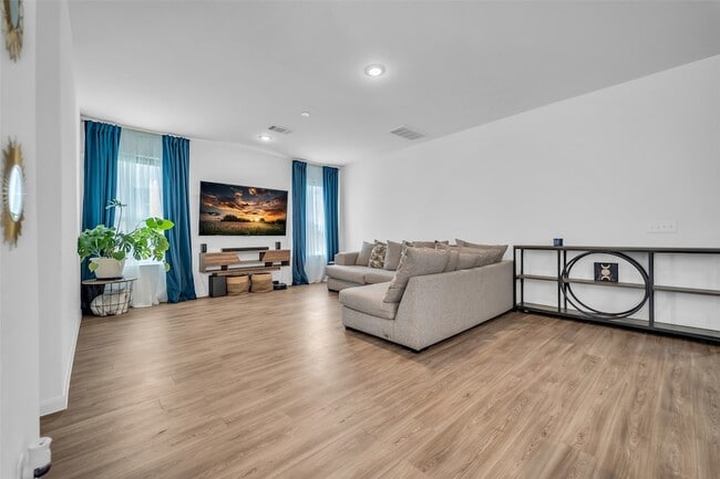 Photo - 7306 Madison Cmns Ln