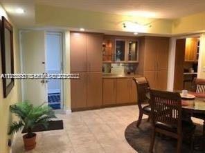 Building Photo - 5005 Collins Ave Unit 1422