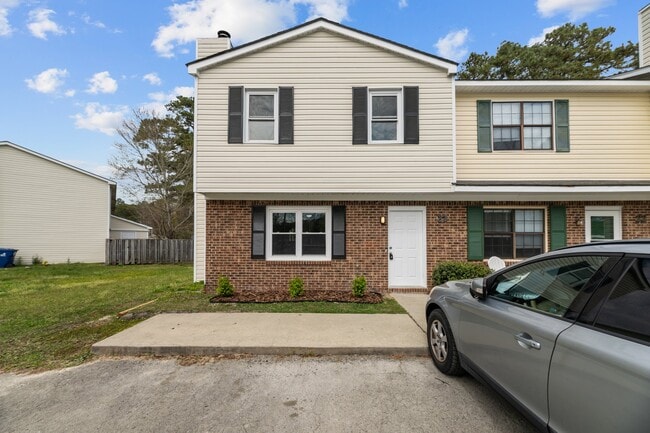 Building Photo - 21 Donnell Ave