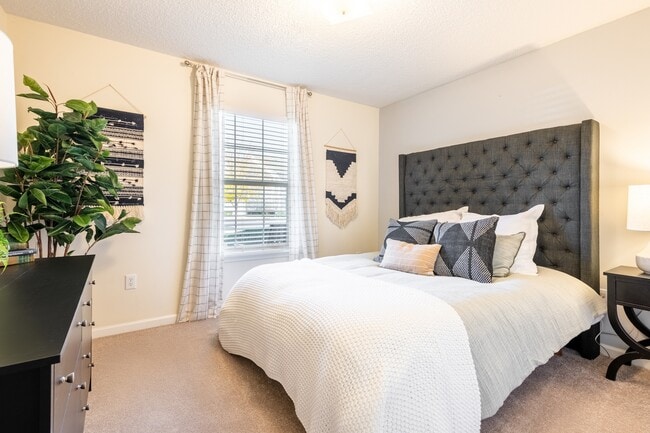 Photo - Hawthorne at the Hall