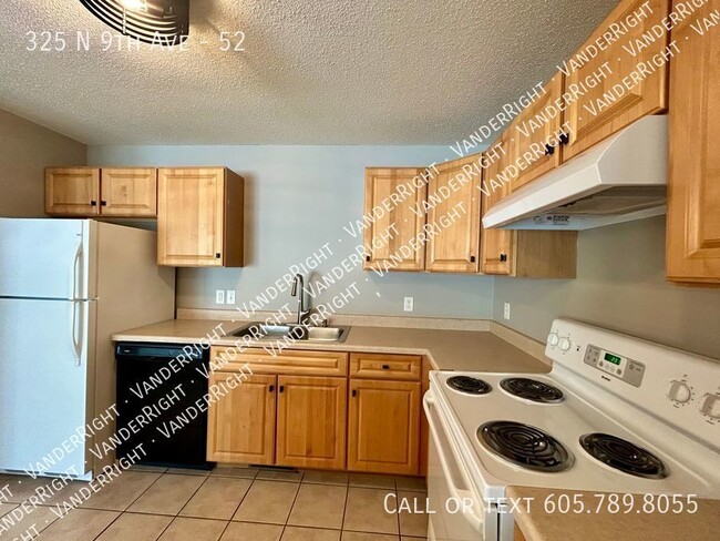 Walk Out 2 Bedroom With Private Patio! - Walk Out 2 Bedroom With Private Patio! Apartamento Unidad 52