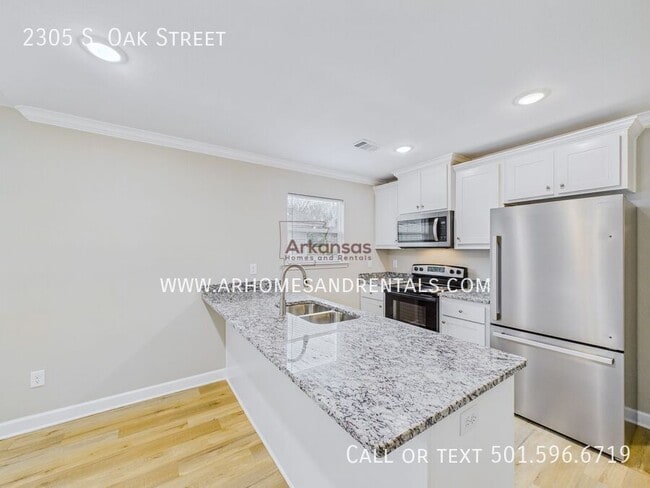 Photo - 2305 S Oak St