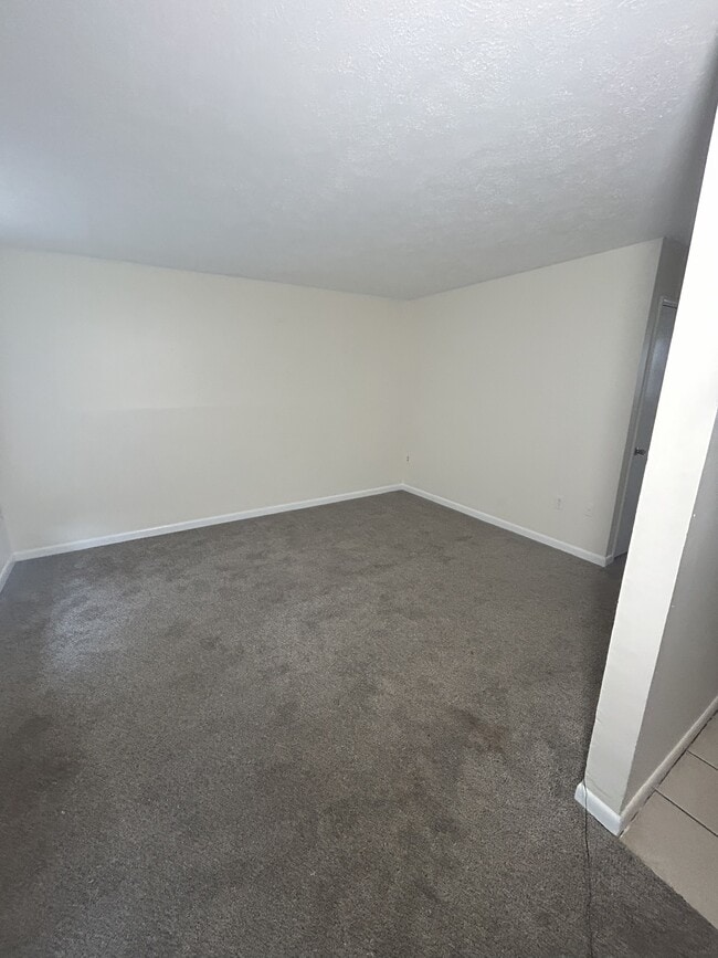 Building Photo - Kendall Arms Rental