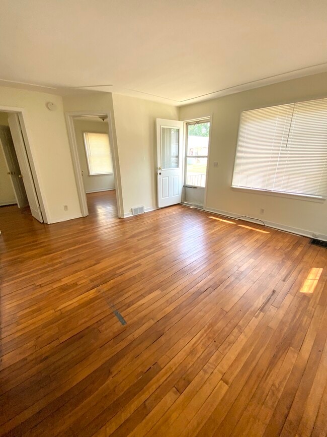 Photo - 1121 Hapeman St