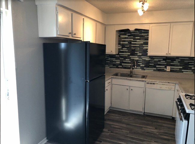 Photo - Miramar Apartments and Townhomes