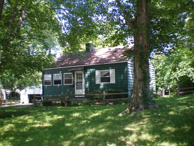 Building Photo - Available August 2026;  Monthly rent is $2... Rental