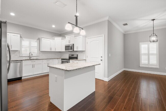 Photo - "Charming St. Petersburg Home: 3 Beds, 2 Baths, 1720 Sq. Ft. of Comfort!"